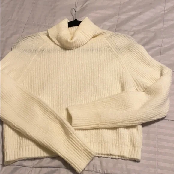 Cute turtleneck crop sweater - Picture 2 of 7